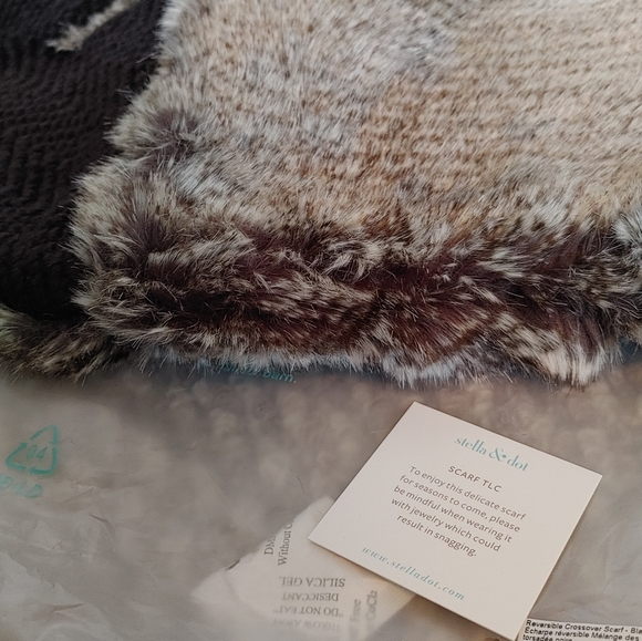 Stella Dot Reversible Crossover Scarf/Shawl - Black Cable Knit/Faux Fur - Picture 2 of 6